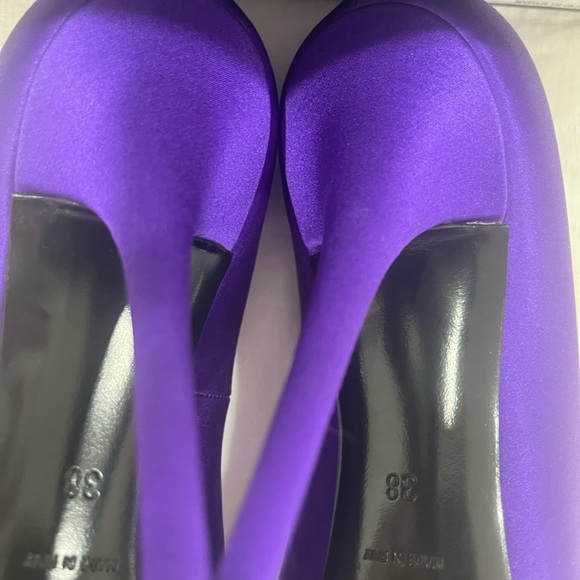 Saint Laurent Women's Vibrant Purple Heels - Picture 2 of 5
